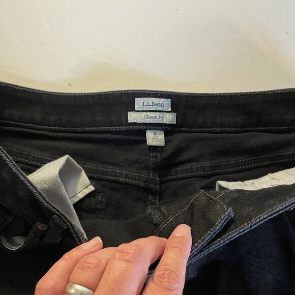 L.L. Bean True Shape Jeans Womens Size 16p Black Straight Leg Classic High Rise - Picture 4 of 9